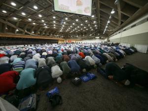 Thousands gather at largest convention of US Muslims