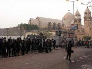 Al menos tres muertos y un centenar de heridos en los disturbios en Egipto