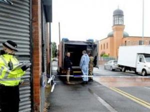 Explotó una bomba cerca de una mezquita en Inglaterra