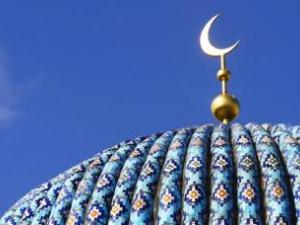 Los musulmanes denuncian el "destierro" de las mezquitas a los extrarradios