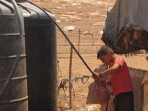 Decenas de miles de palestinos sin acceso al agua desde hace un mes
