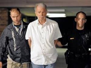 Detenido el pastor Terry Jones por intentar quemar 2.998 coranes por el 11-S