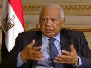 الحكومة تستعرض التقارير الأمنية والتموينية وتدعو الجماهير للاحتفال بنصر أكتوبر