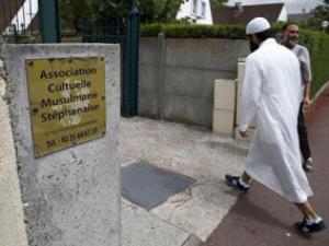 Francia cerrará más mezquitas extremistas y expulsará a imames extranjeros