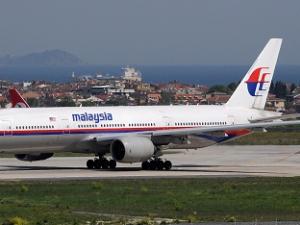Desaparece un avión malayo con 239 personas a bordo
