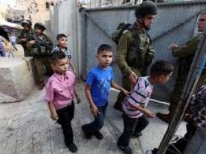 “El poderoso Ejército de Israel aterroriza a los niños palestinos”