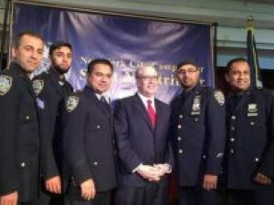 Policías musulmanes de Nueva York piden respeto a precandidatos presidenciales