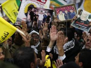 Palestinos reciben a presos liberados por Israel con explosión de júbilo