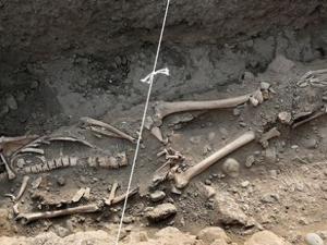 Hallan restos humanos de 3000 años A.C. en Perú